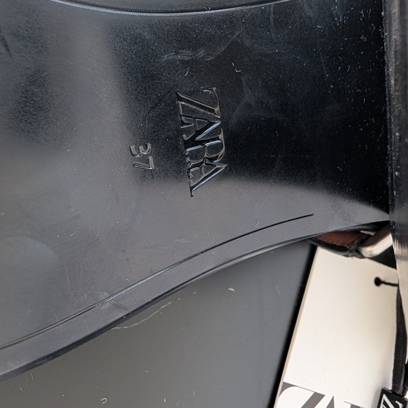 Elegant Tan Women's Sandals - Picture 4 of 11